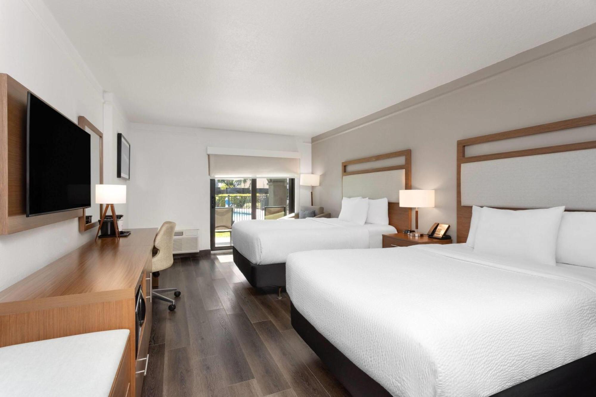 Deluxe Double Room with Two Double Beds - Poolside,1694546075:JPEG